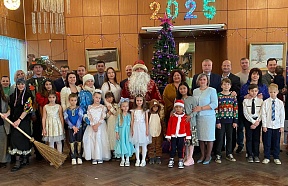 Новогодний праздник в школе